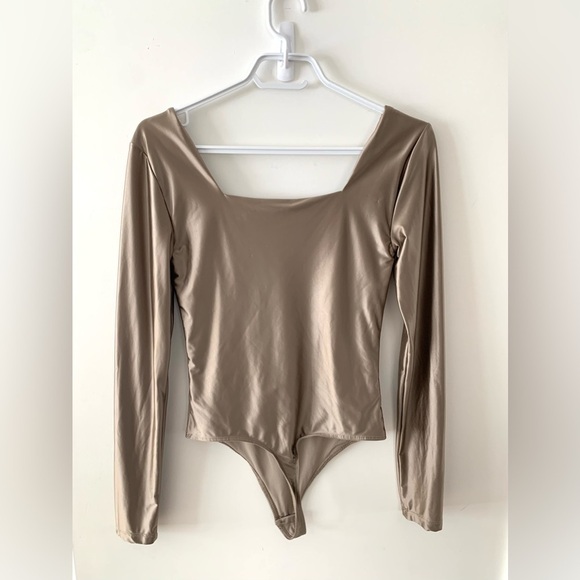 GOLDSIGN Square Neck Metallic Nude Thong Bodysuit - Picture 4 of 13